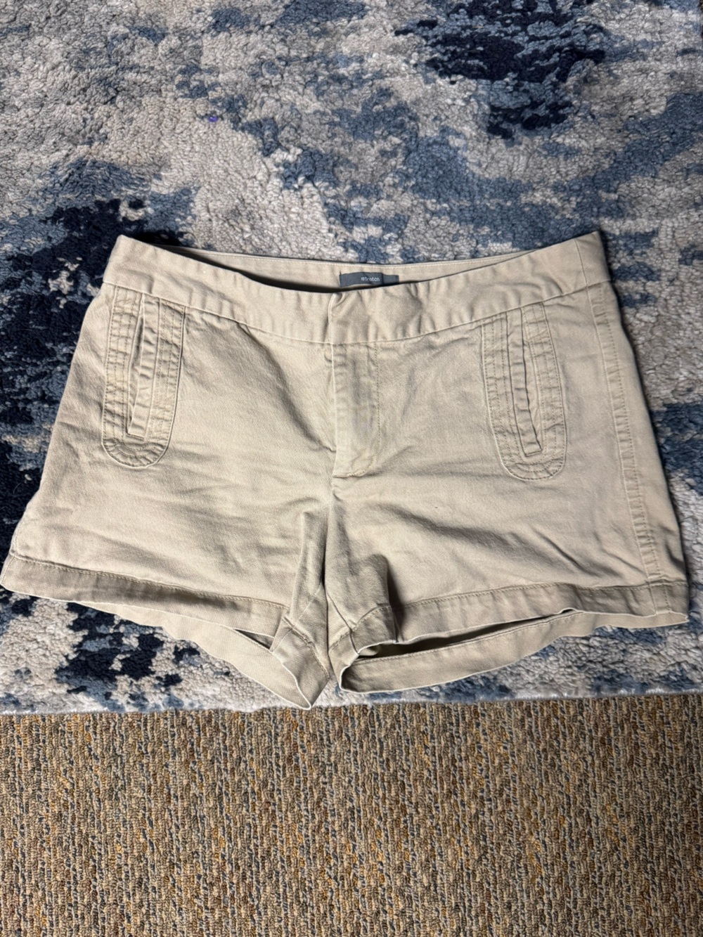 GAP Stretch Khaki Shorts - Light Tan